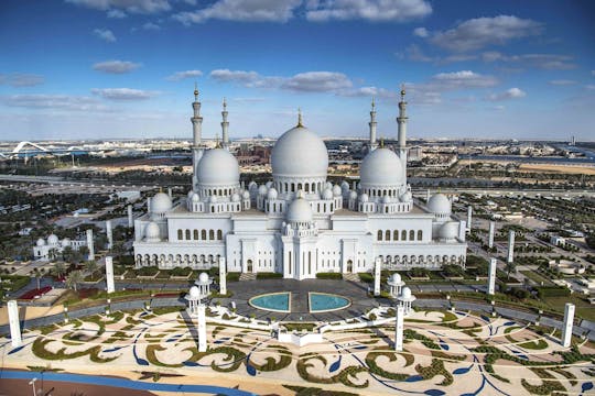 Tour privado de um dia inteiro pela cidade de Abu Dhabi com saída de Dubai