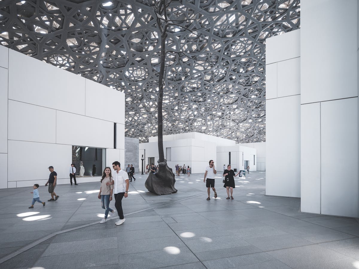 Dagtrip vanuit Dubai naar het Louvre Museum in Abu Dhabi en de Grote Moskee van Sheikh Zayed