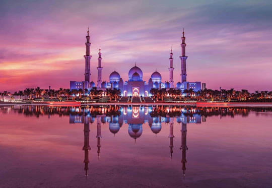 Abu Dhabi city tour and coffee at  Emirates Palace from Dubai