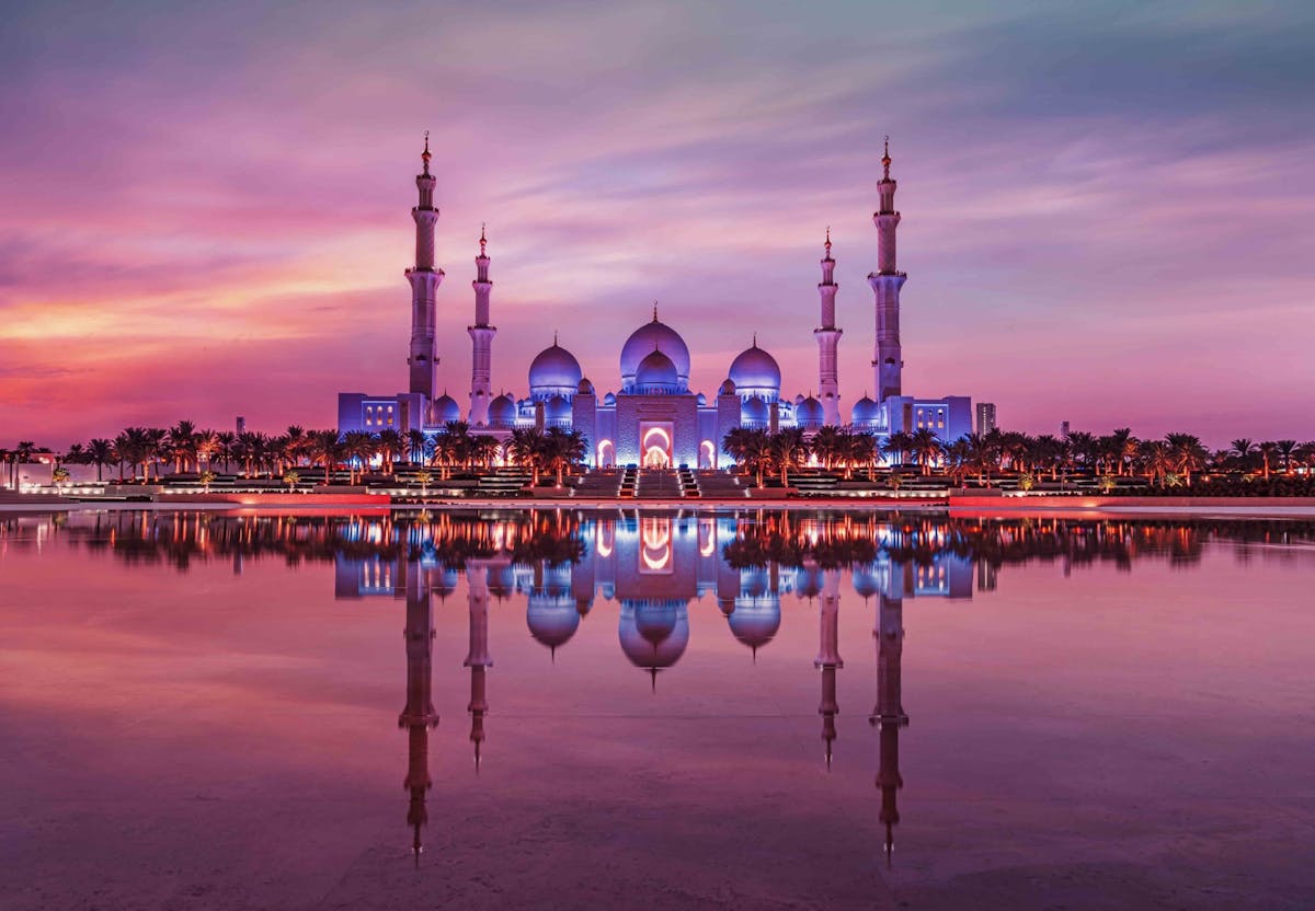 Abu Dhabi city tour and coffee at  Emirates Palace from Dubai