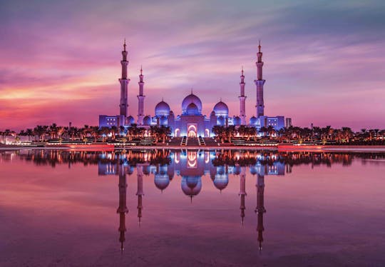 Tour della città di Abu Dhabi e caffè all'Emirates Palace da Dubai