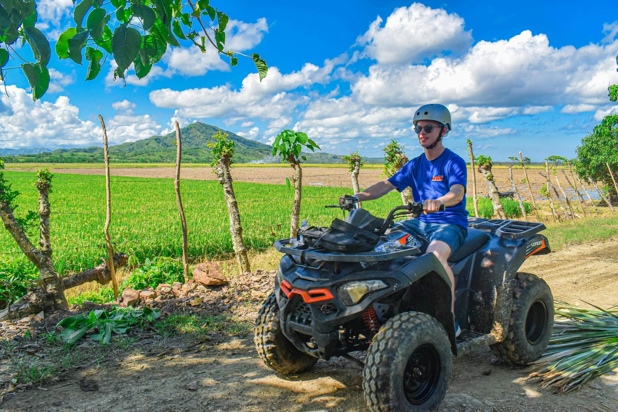 Excursión 4x4 de día completo en República Dominicana con visita a Montana Redonda