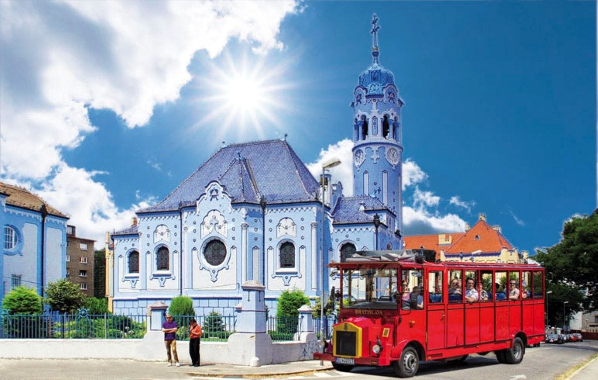 UFO- en Blauwe Kerk-rondleiding met de Presporacik-oldtimerbus in Bratislava