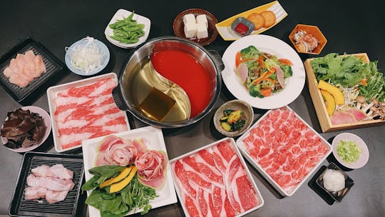 Experiência de wagyu e caranguejo à vontade no Nikoniko Nabe em Osaka