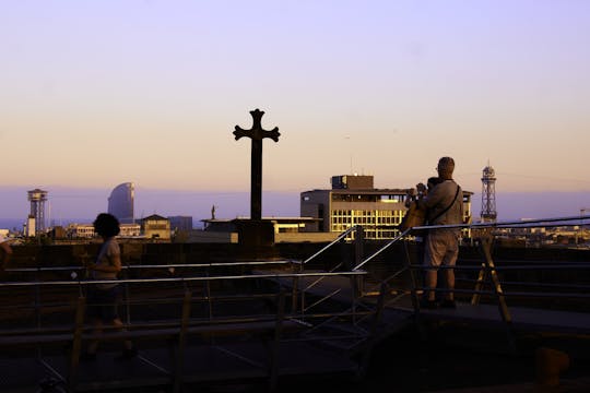 Sunrise tour and traditional breakfast with Barcelona Cathedral access