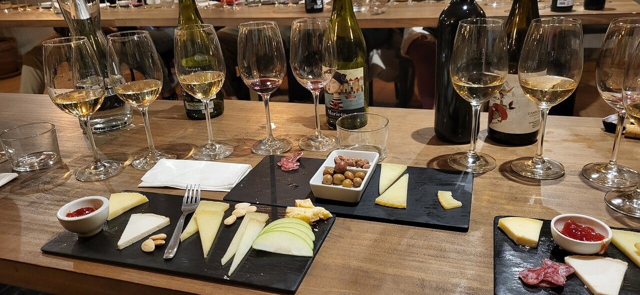 Santiago de Compostela Cheese and Wine Tasting Experience