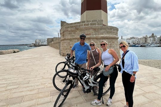 Visite guidée en vélo électrique de Monopoli et de la Costa dei Trulli avec dégustation