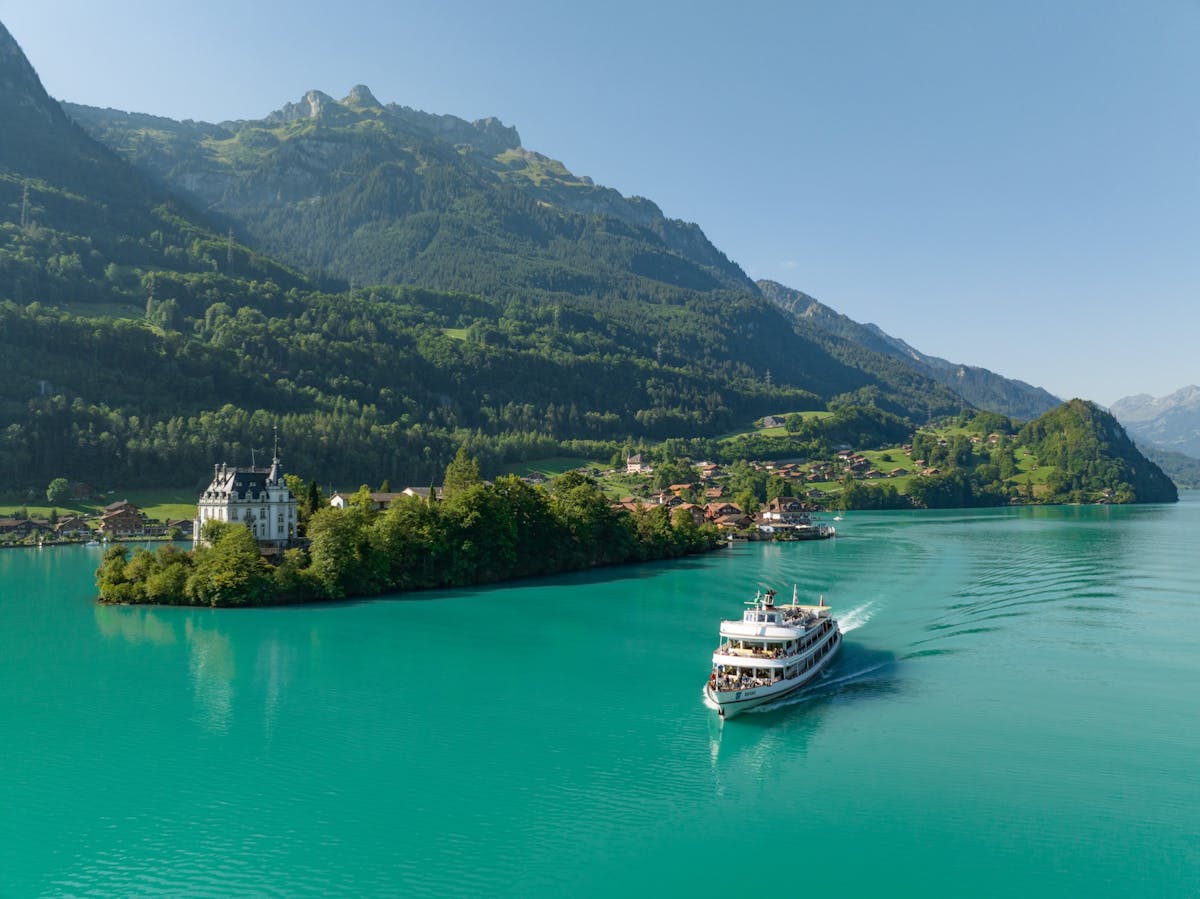Day ticket for unlimited boat rides on Lake Brienz