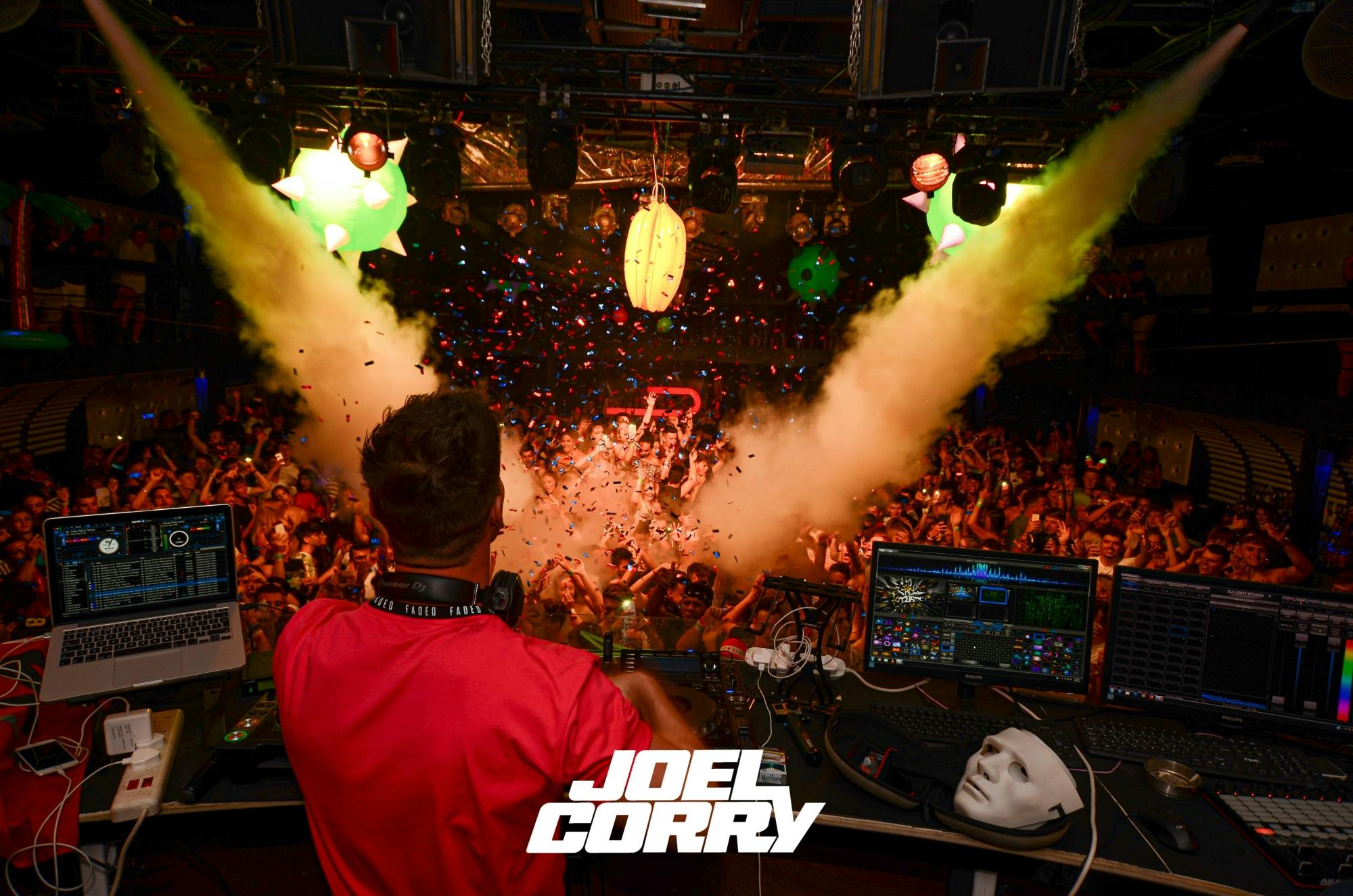 Cena Joel Corry DJ show no Rescue Club em Zante