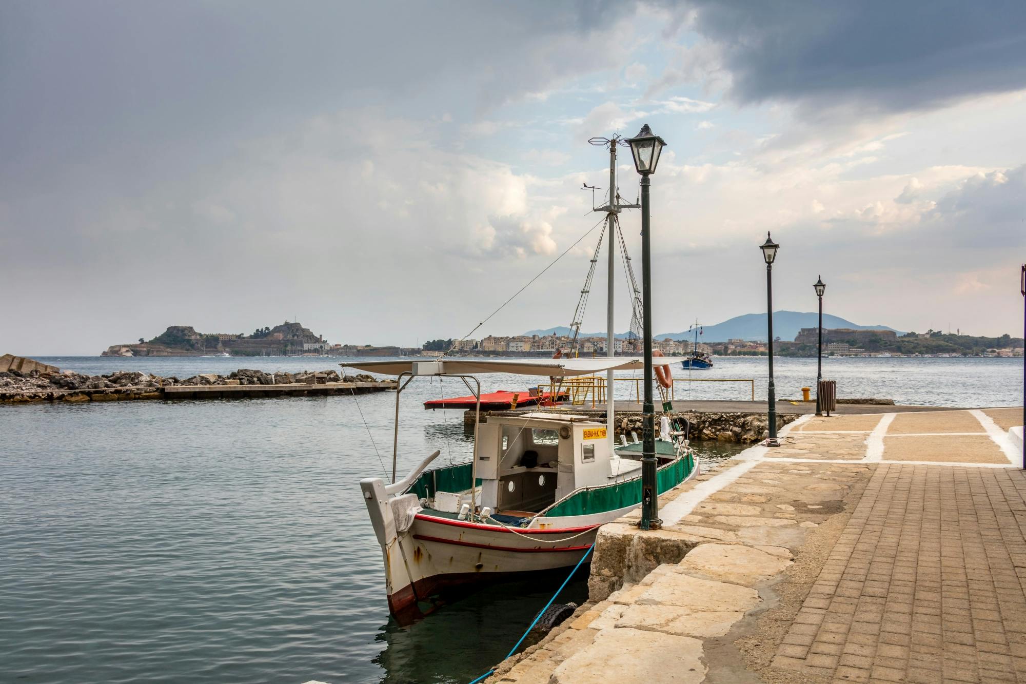 Corfu Town Tour and Bay Cruise with Taverna Dinner