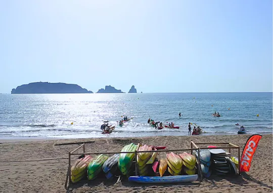 Passeio guiado de eco-caiaque nas Ilhas Medas com parada para natação saindo de L'Estartit