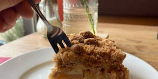 Hamburg food tour with full meal and drinks