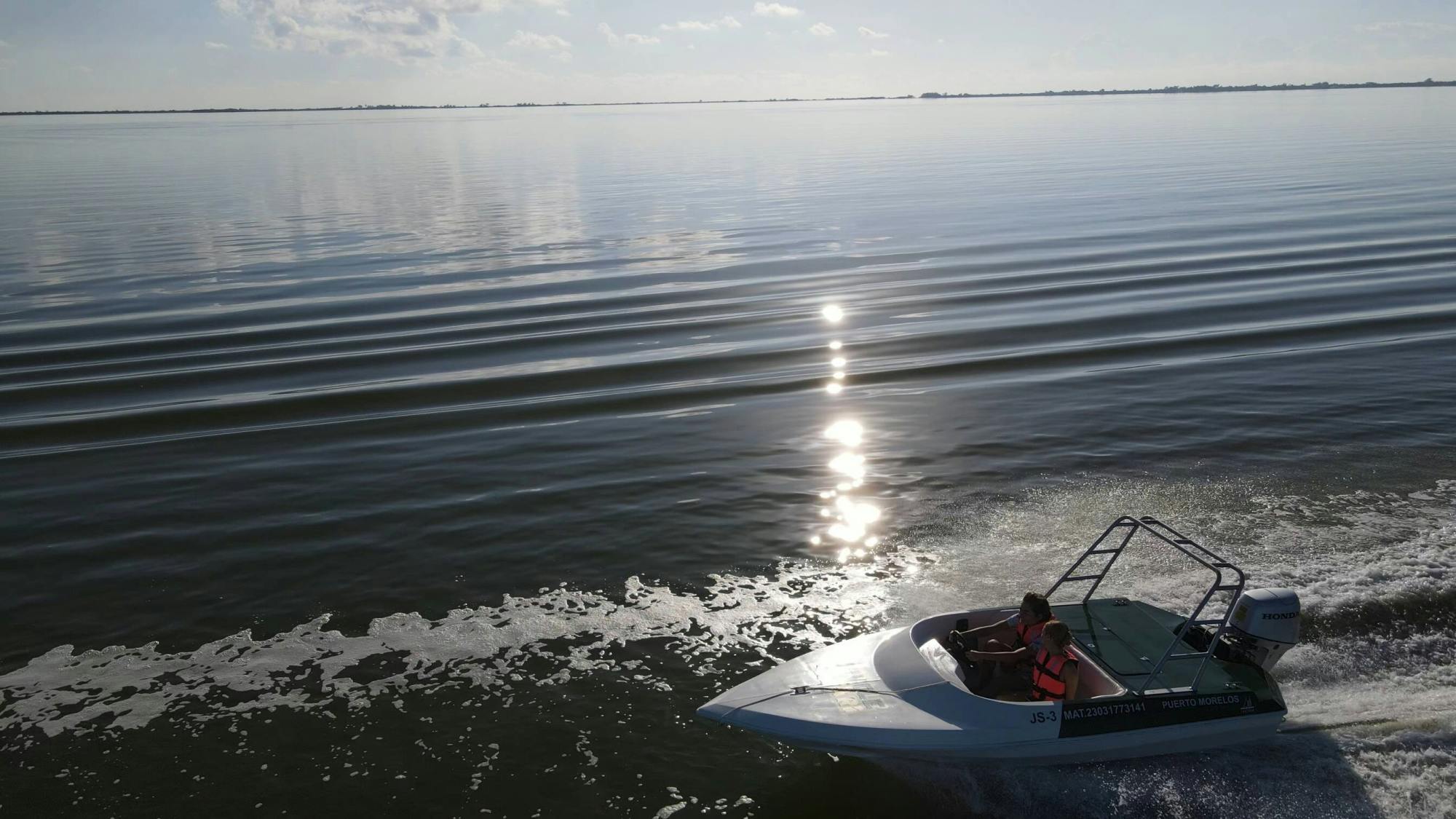 Mexican speedboat safari tour to Isla Blanca