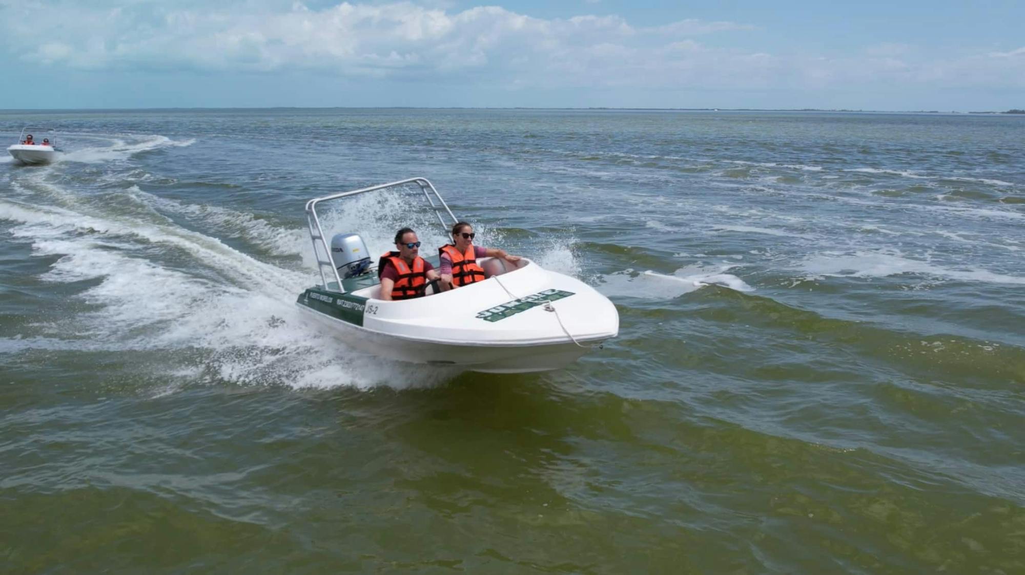 Mexican speedboat safari tour to Isla Blanca