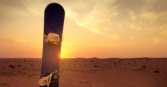 Safári no deserto de Dubai com caminhada nas dunas, sandboard e jantar com churrasco