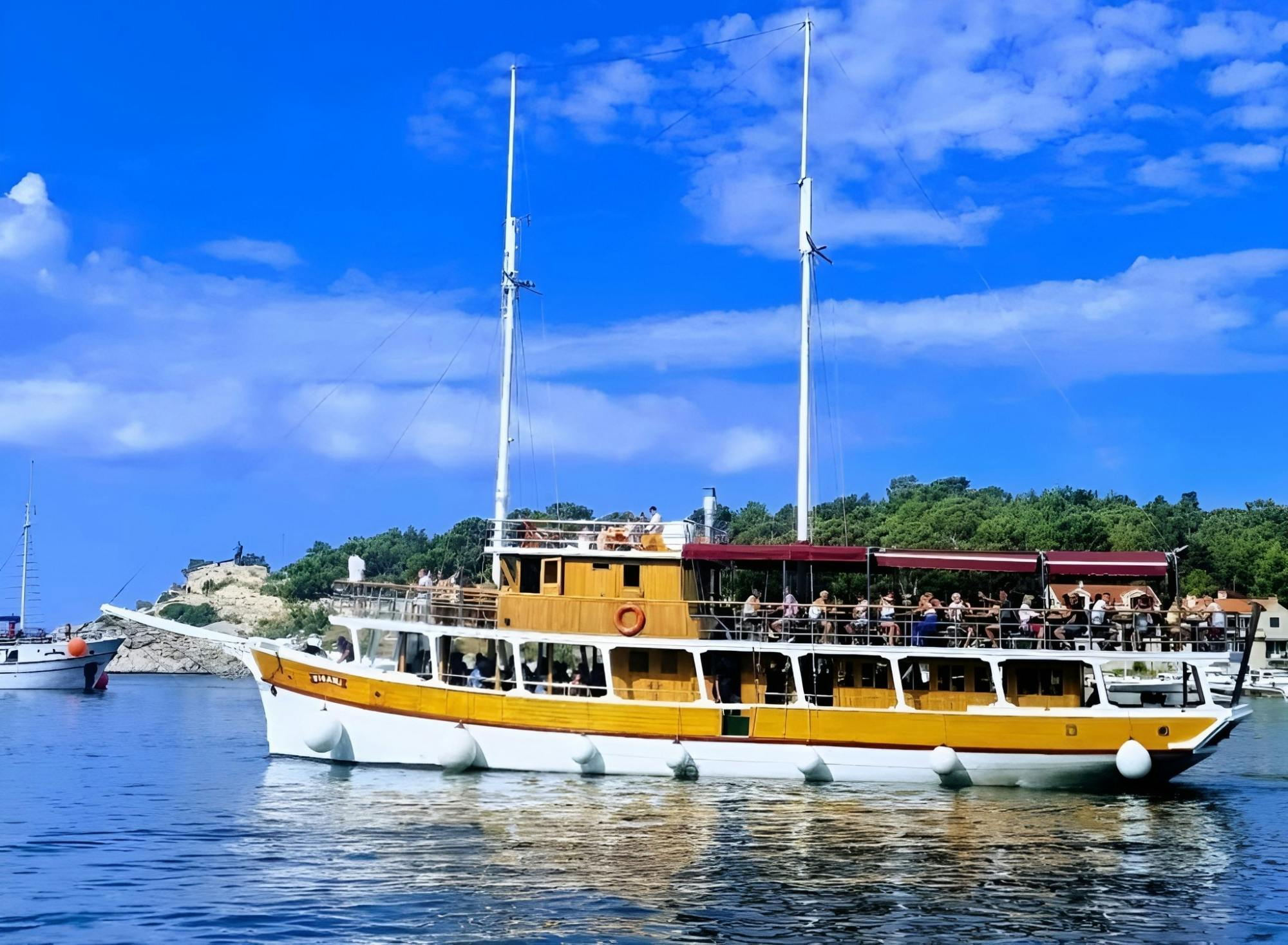 Croisière en bateau à Hvar et Brac avec déjeuner au départ de Makarska