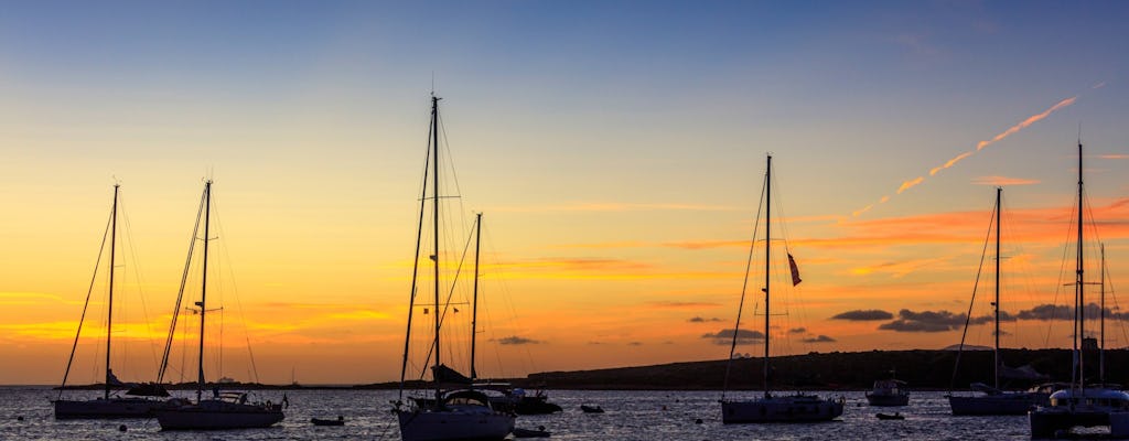 Croisière en catamaran au coucher du soleil depuis le port de Souda en Crète