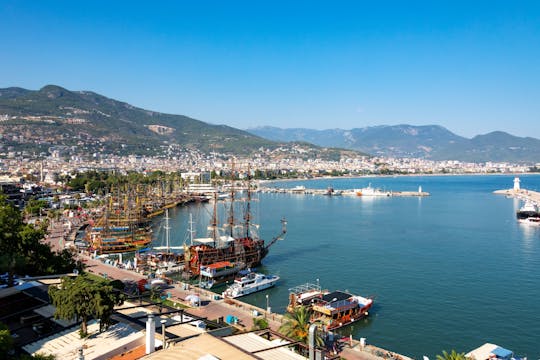 Adults-only boat cruise from Alanya with swimming stops and lunch