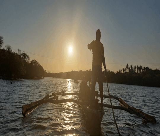 Zonsondergangtour op de Kongo-rivier in een Swahili-kano vanaf Diani Beach