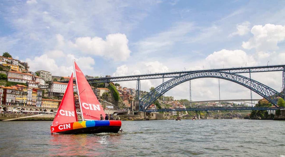 Porto privé zeilles in een raceboot