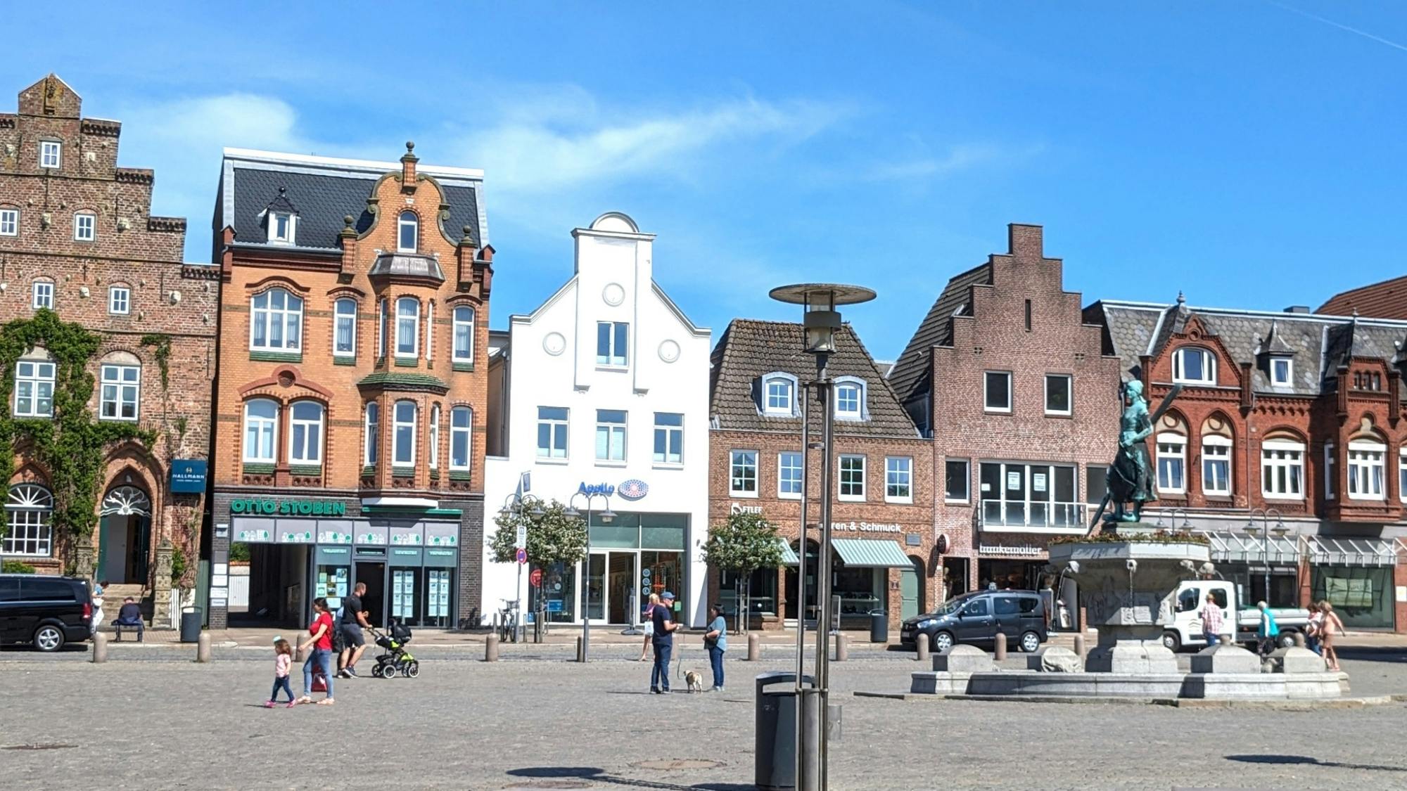 Romantische selbstgeführte Tour durch die Husumer Altstadt und den Hafen