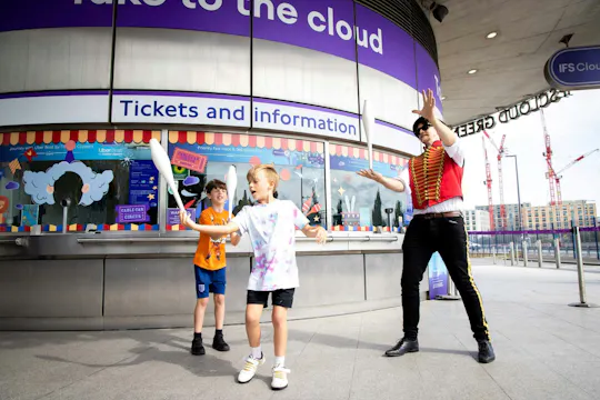 Tour in barca hop-on hop-off con andata e ritorno in funivia per due a Londra
