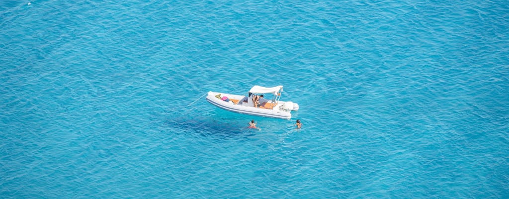 Escursione guidata in gommone da Villasimius con snorkeling