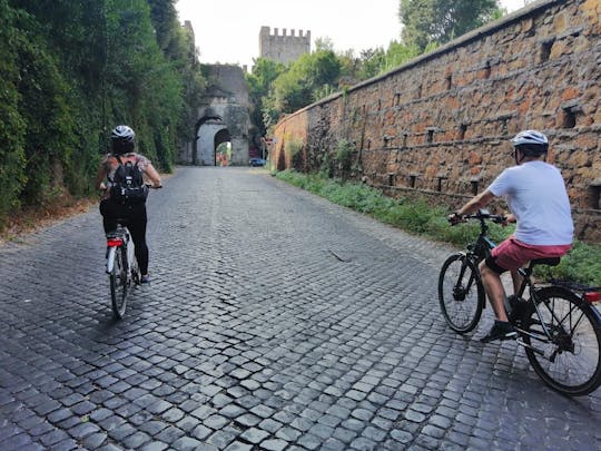 3-stündiger Fahrradverleih mit Führung durch die Katakomben