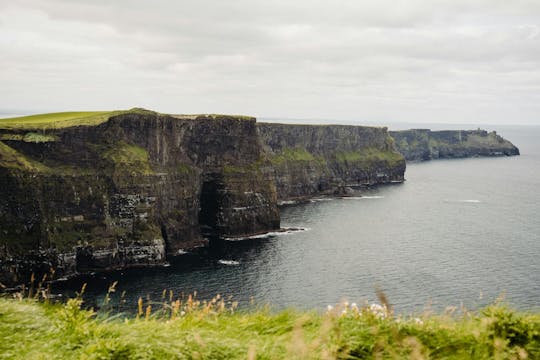 Całodniowa wycieczka z przewodnikiem po Klifach Moheru i Galway z Dublina