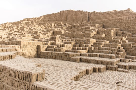 Guided tour to Huaca Pucllana and Huaca Mateo Salado