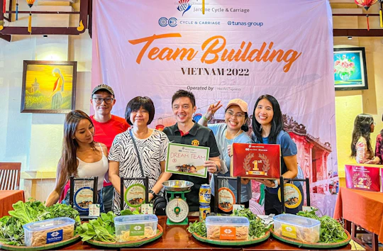 Interactive cultural tour at Thanh Ha pottery park and Tra Que village