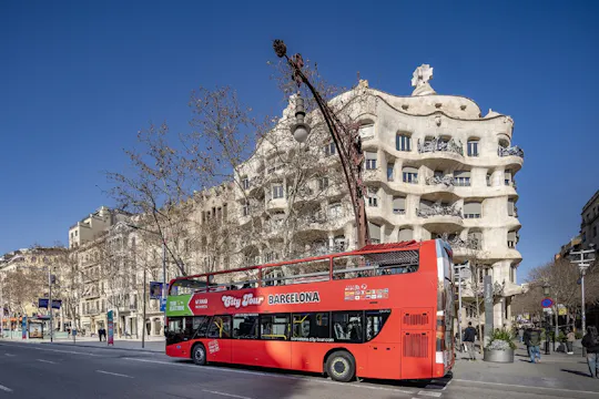 Visite de la ville de Barcelone en bus à arrêts multiples avec billet d'entrée au musée Moco