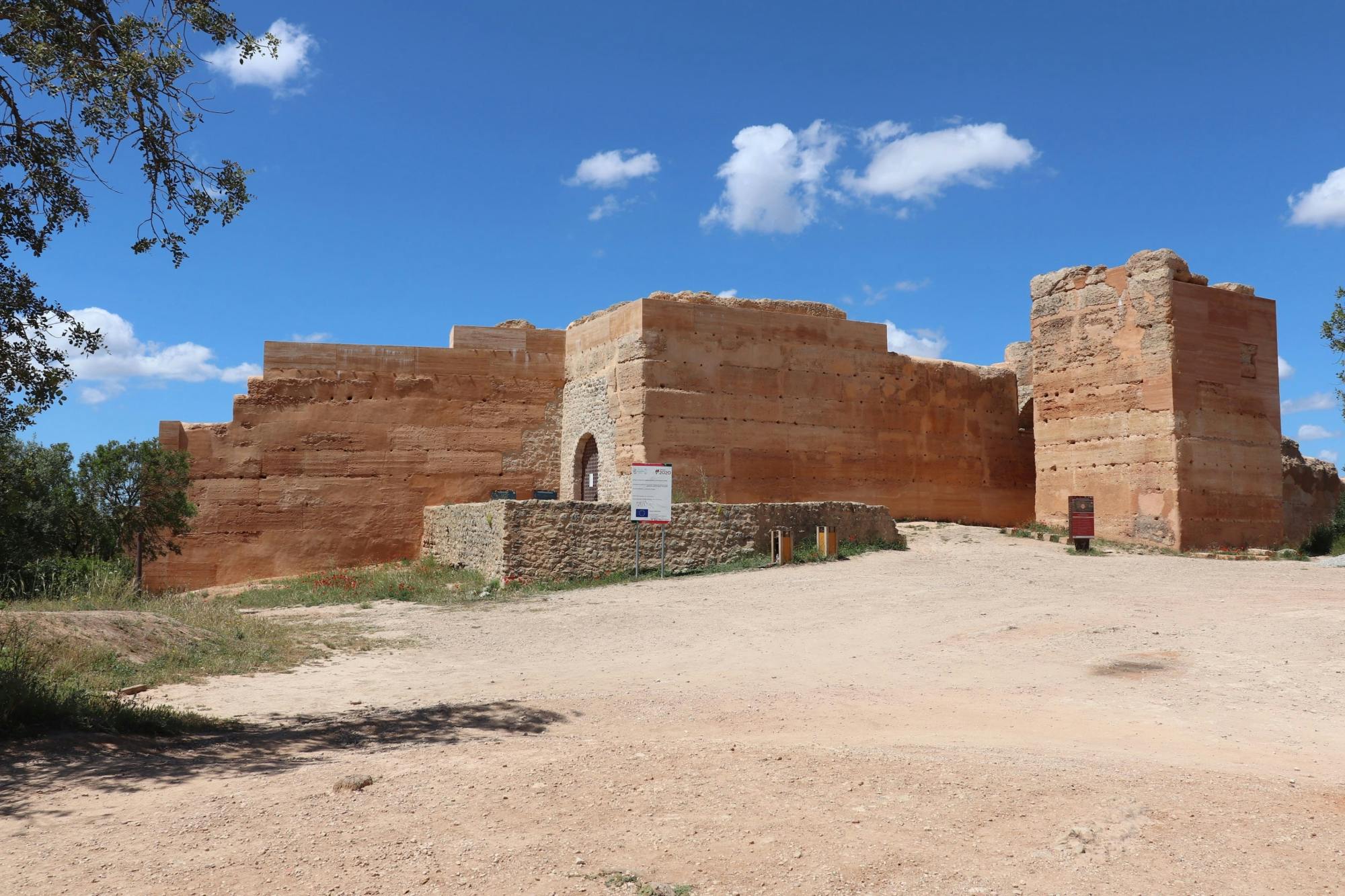 Algarve Open-Top 4x4 Tour with Winery and Landmarks