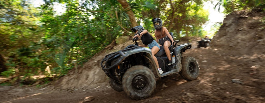 Passeio de quadriciclo pela selva maia de Cancún, no México