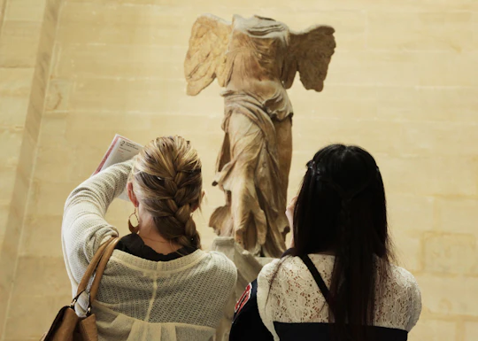 Louvre Museum Masterpieces Guided Tour with Reserved Access