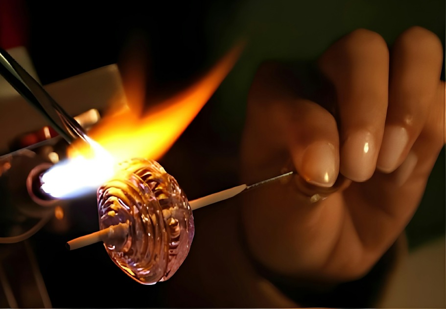 Glass Melting and Shaping with Fire Workshop | musement