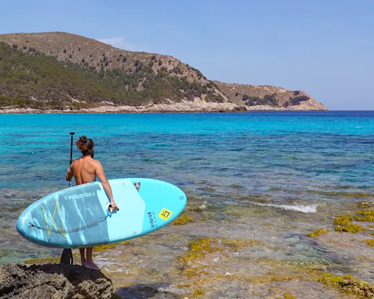 Excursión de stand-up paddle en Cala Ratjada por la mañana o por la tarde