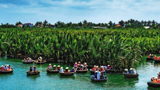Cours de cuisine avec visite du marché et promenade en bateau-panier dans une forêt de cocotiers