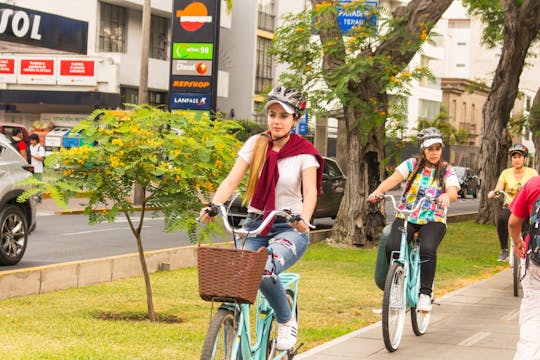 Lima bicycle tour with Pacific views and local food tastings