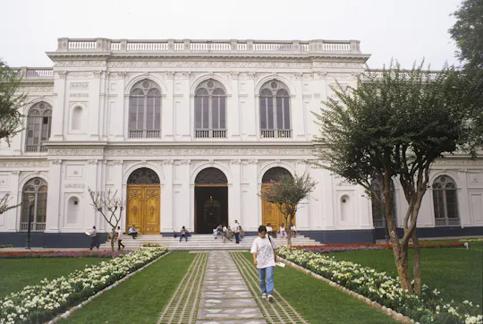 Evening guided tour of Lima Art Museum and Magic Water Circuit