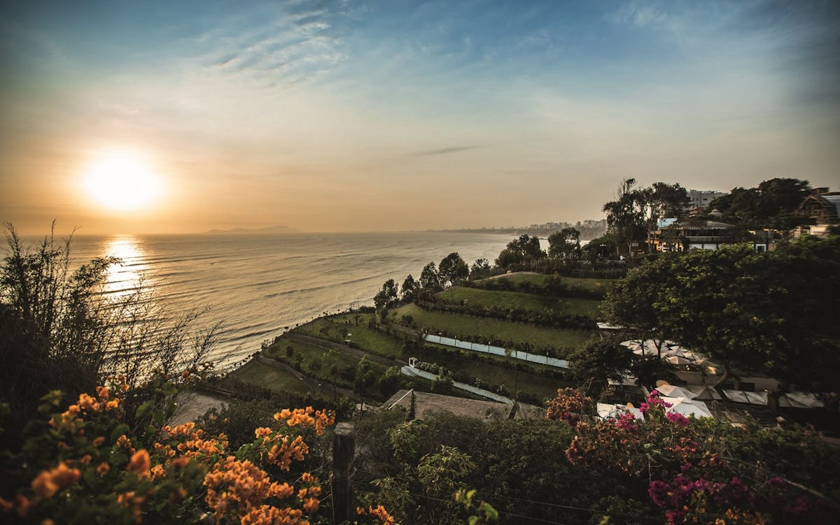 Miraflores and Barranco guided tour with pisco sour demonstration