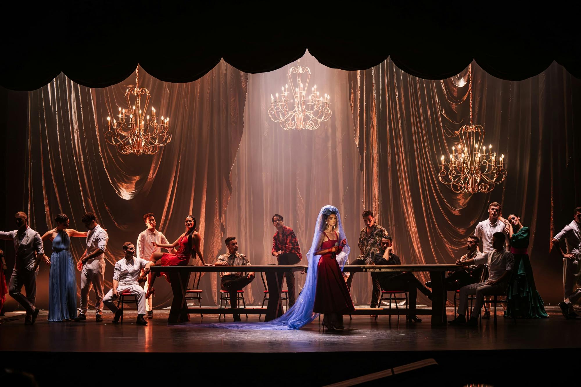 Exhibit Show im House of Son Amar mit Transfer