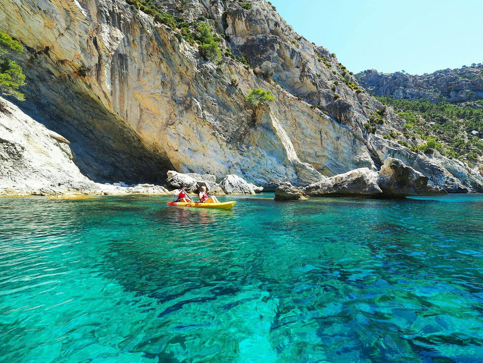 Guided kayak tour to Cala en Tío
