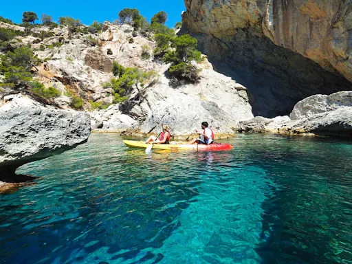Guided kayak tour to Cala en Tío