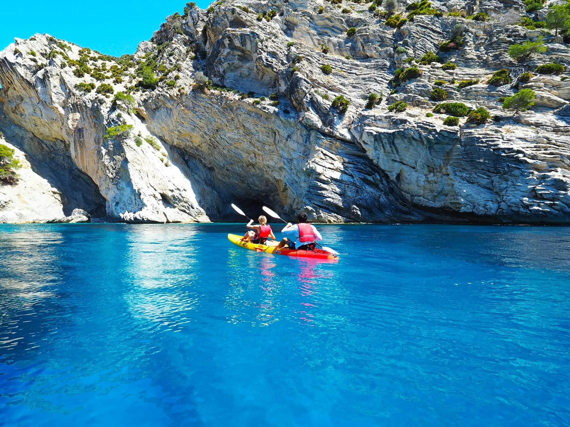Guided kayak tour to Cala en Tío