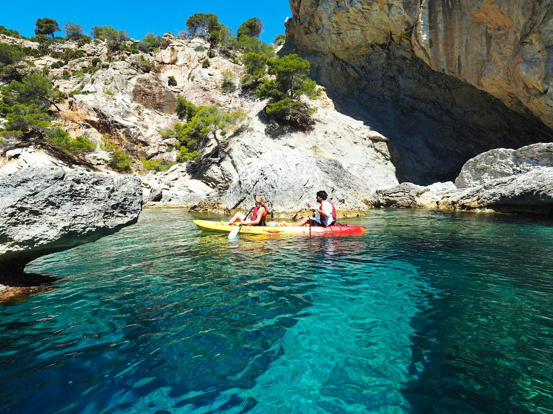 Guided kayak tour to Cala en Tío