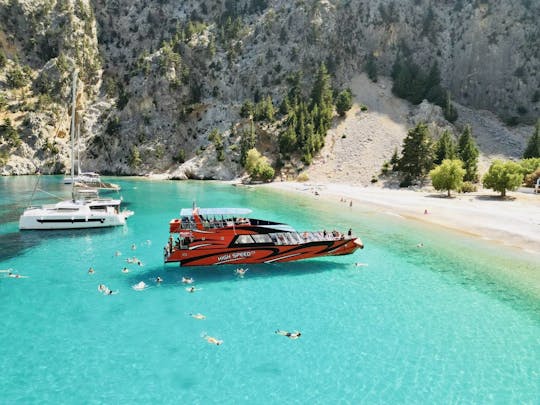 Crucero a Symi con paradas para nadar en la bahía de San Jorge y la bahía de Agia Marina