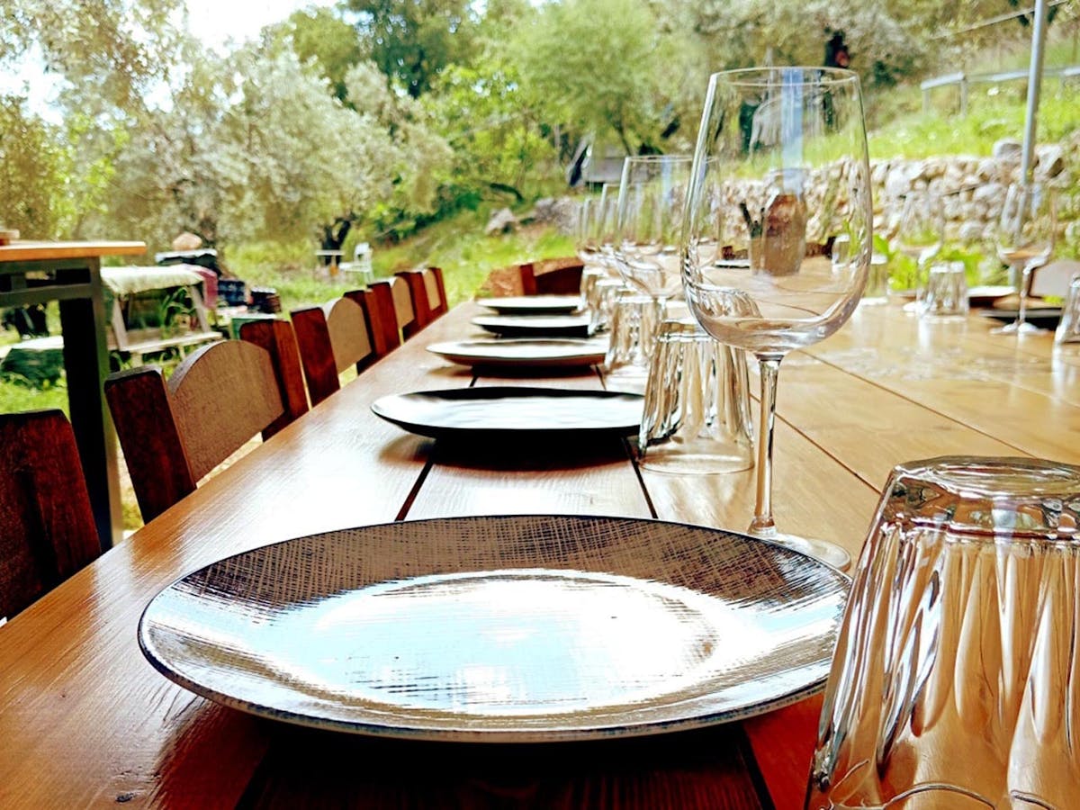 Cena privata da fattoria a tavola in una micro fattoria a Lefkada