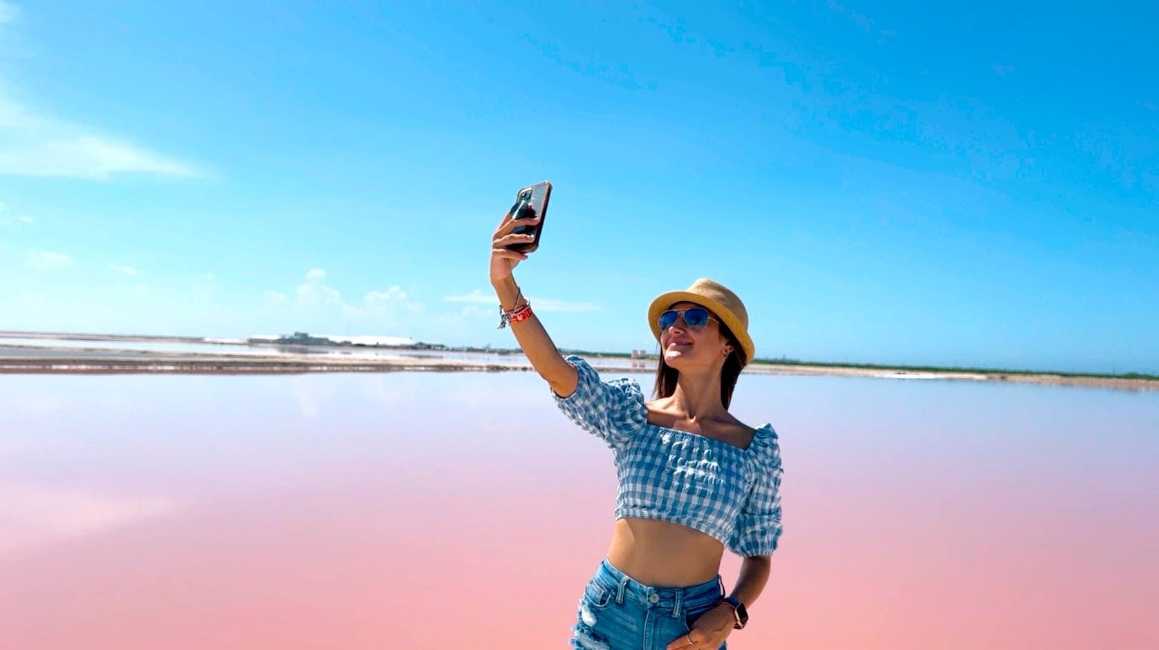 Full-day Rio Lagartos and Las Coloradas guided boat tour