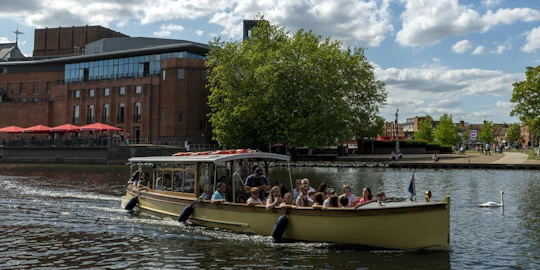 Stratford-upon-Avon river cruise with city audio tour